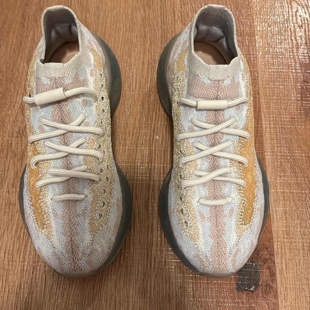 Yeezys size 6 men run. i wear 6 in women and these fit like a little big on me